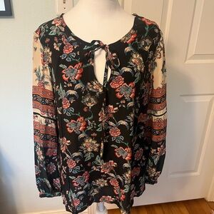 TOLANI Anthropologie Black & Cream Floral Print SILK Pullover
Top! Long Sleeve